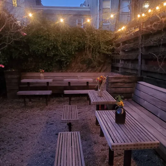 Blinky’s bar outdoor seating in the early evening.